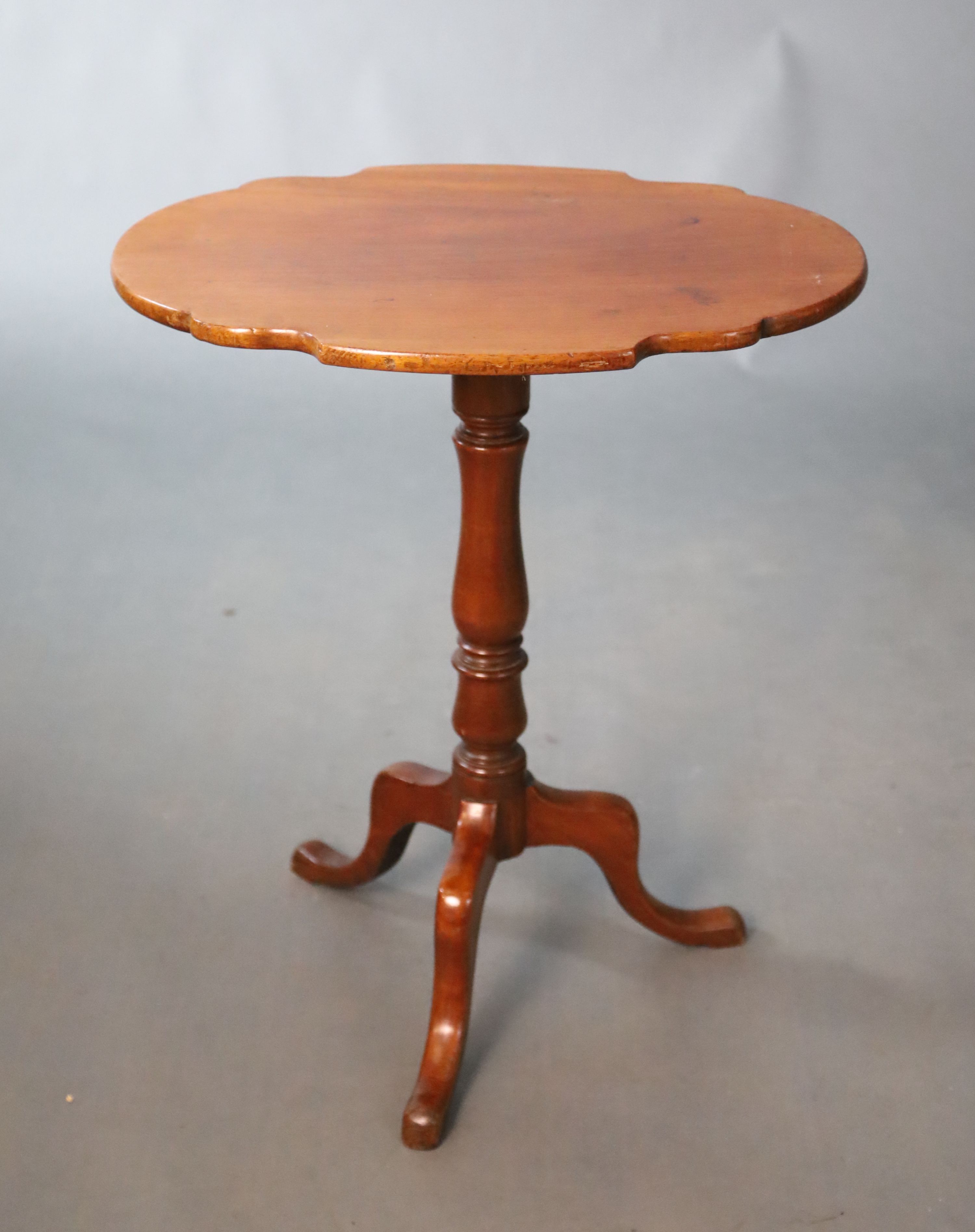 An early Victorian mahogany tripod table, W.58.5cm D.44.5cm H.69cm